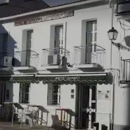 Hostal 2 Estrellas -Restaurante Las Tres Encinas En El Centro Del Pueblo Cabeza la Vaca Extérieur photo