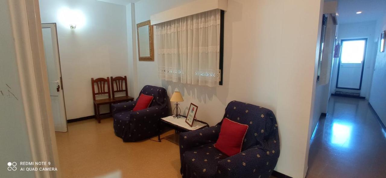 Hostal 2 Estrellas -Restaurante Las Tres Encinas En El Centro Del Pueblo Cabeza la Vaca Extérieur photo